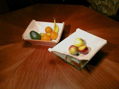 Brotdose / Obstschale, Keramik und Glas.