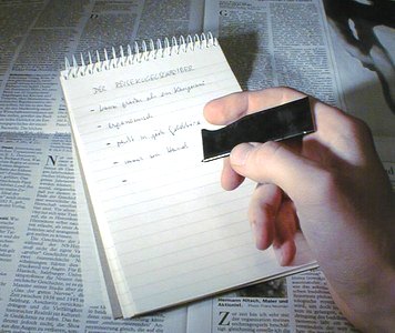 Der Mini-Kugelschreiber paßt in fast jede Geldbörse / Brieftasche.